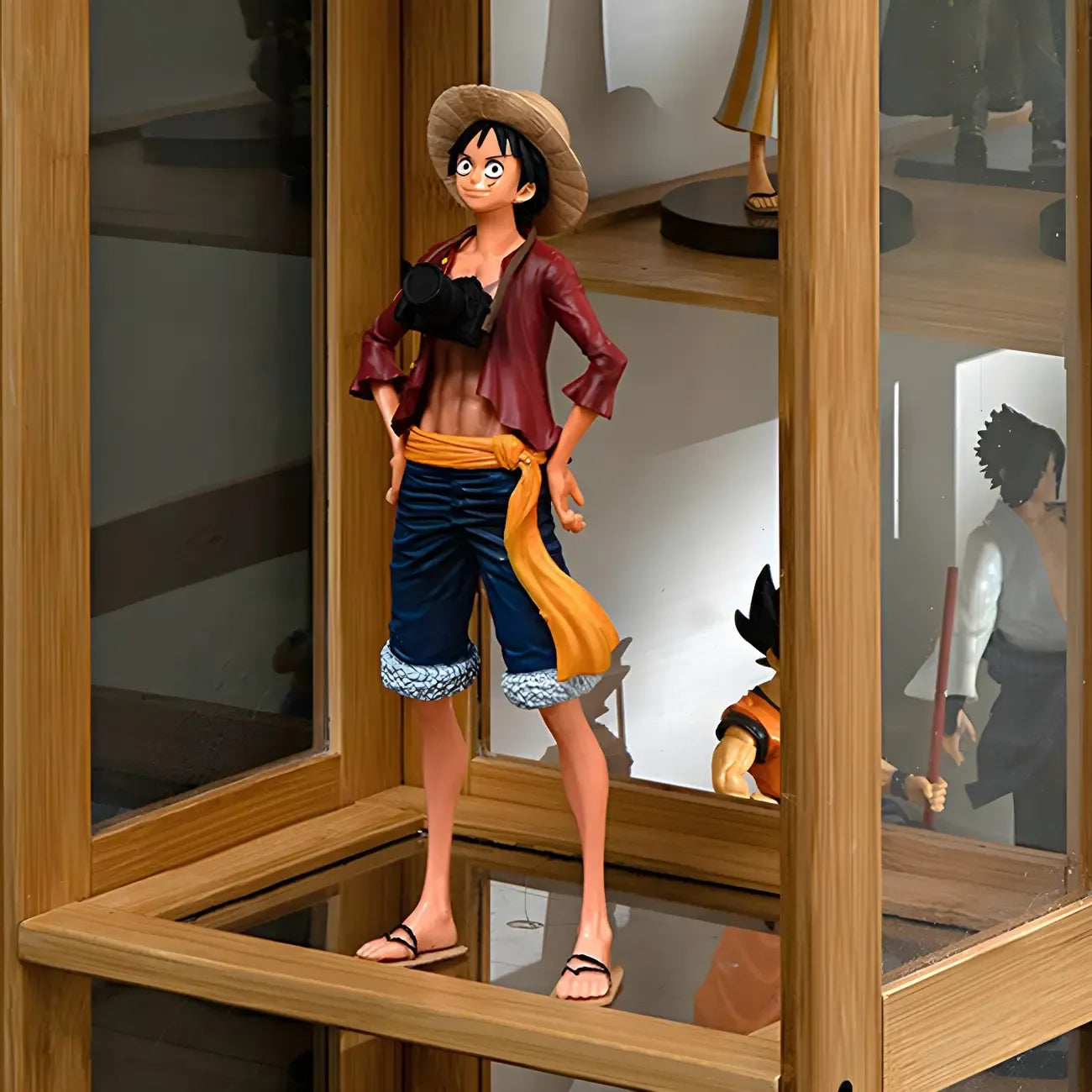 Vitrine ouverte en verre et bambou beige à 7 étagères