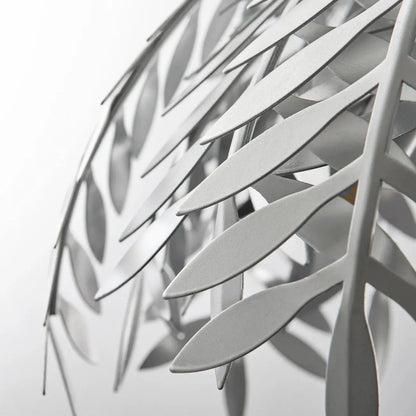 Suspension moderne en métal argenté en forme de feuille