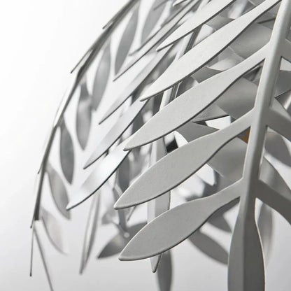 Suspension moderne en métal argenté en forme de feuille