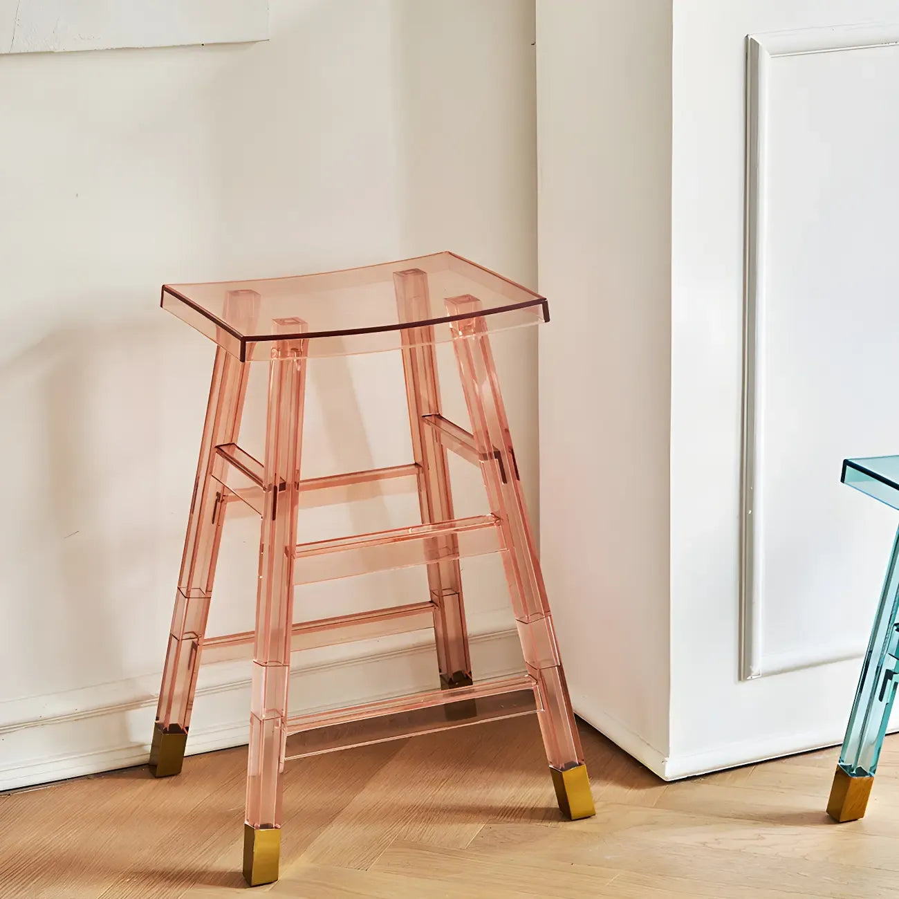 Tabouret de bar empilable chic en acrylique aux couleurs vibrantes