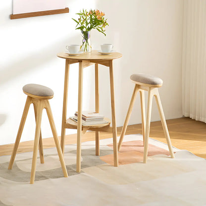Tables de bar rondes scandinaves en frêne naturel avec étagère