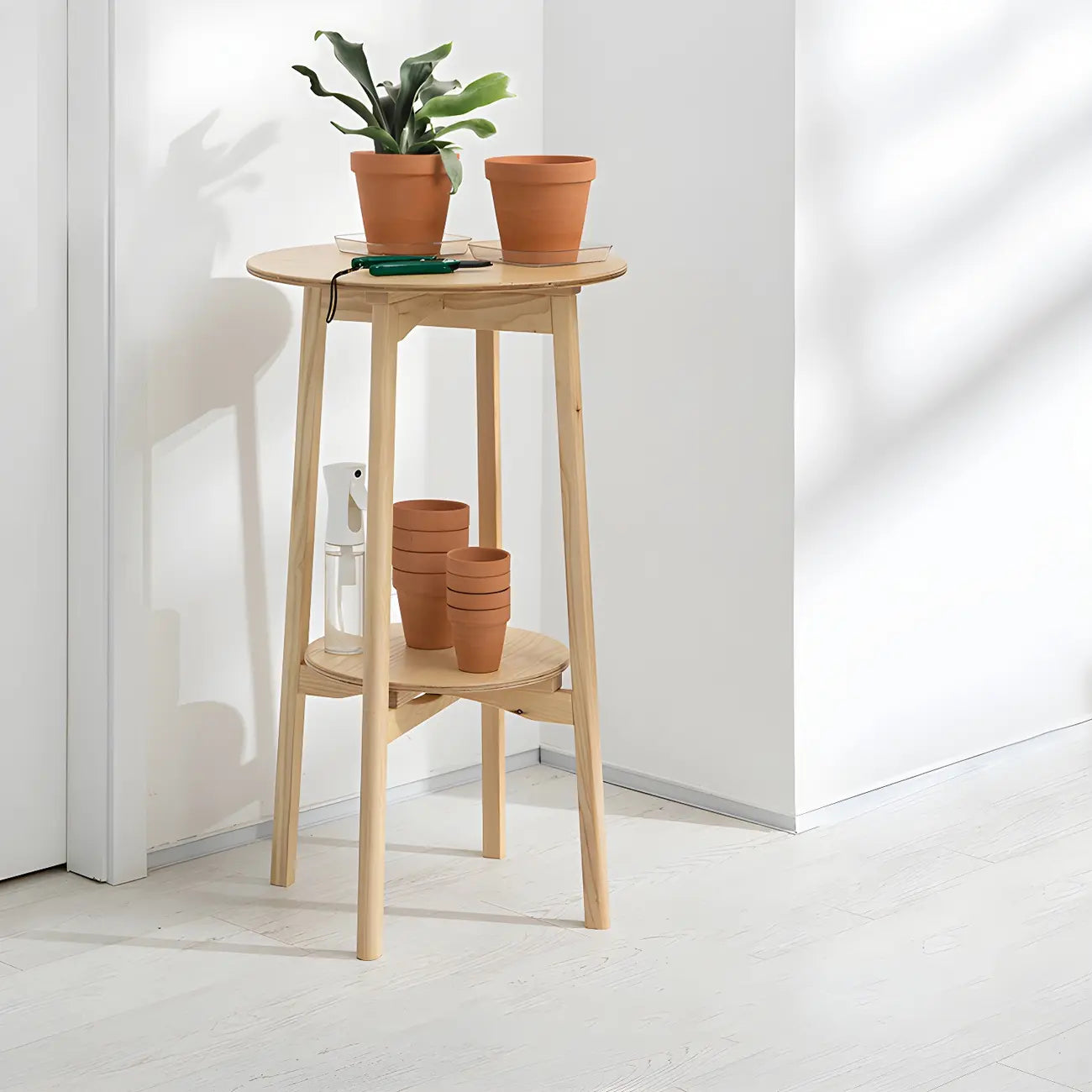 Tables de bar rondes scandinaves en frêne naturel avec étagère