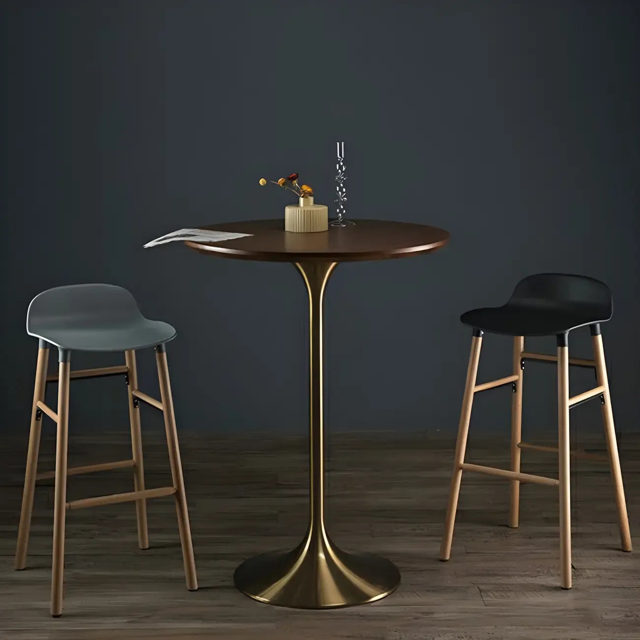 Tables de bar rondes glamour en métal brun doré avec piètement tulipe