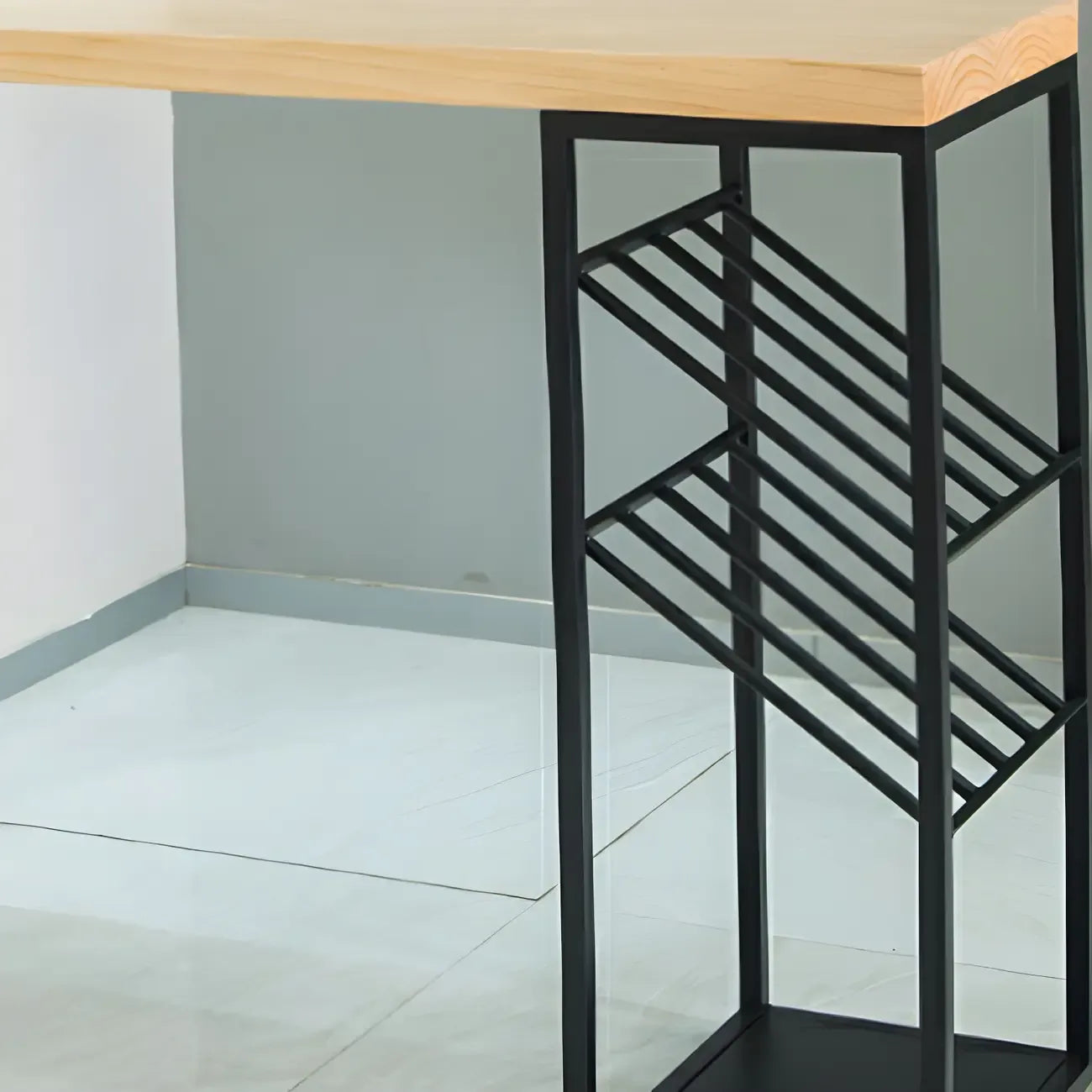 Tables de bar modernes avec casier à vin en pin naturel