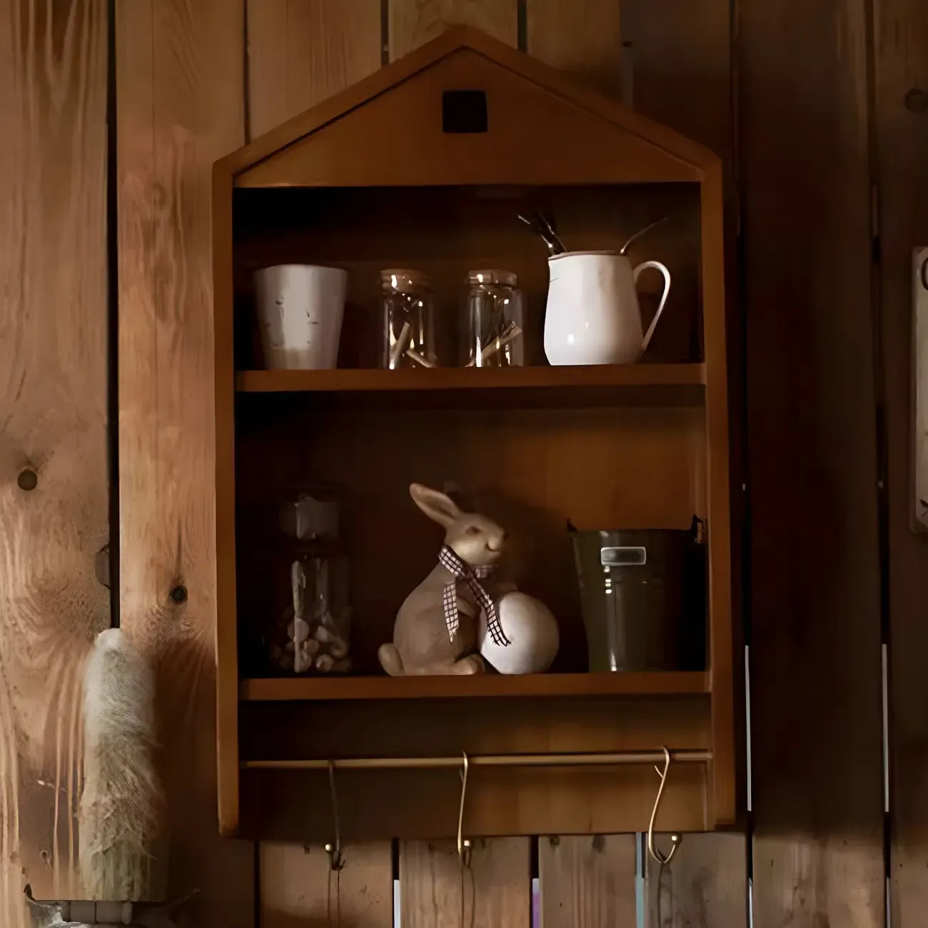 Vitrine flottante en bois à 2 étagères en forme de maison classique