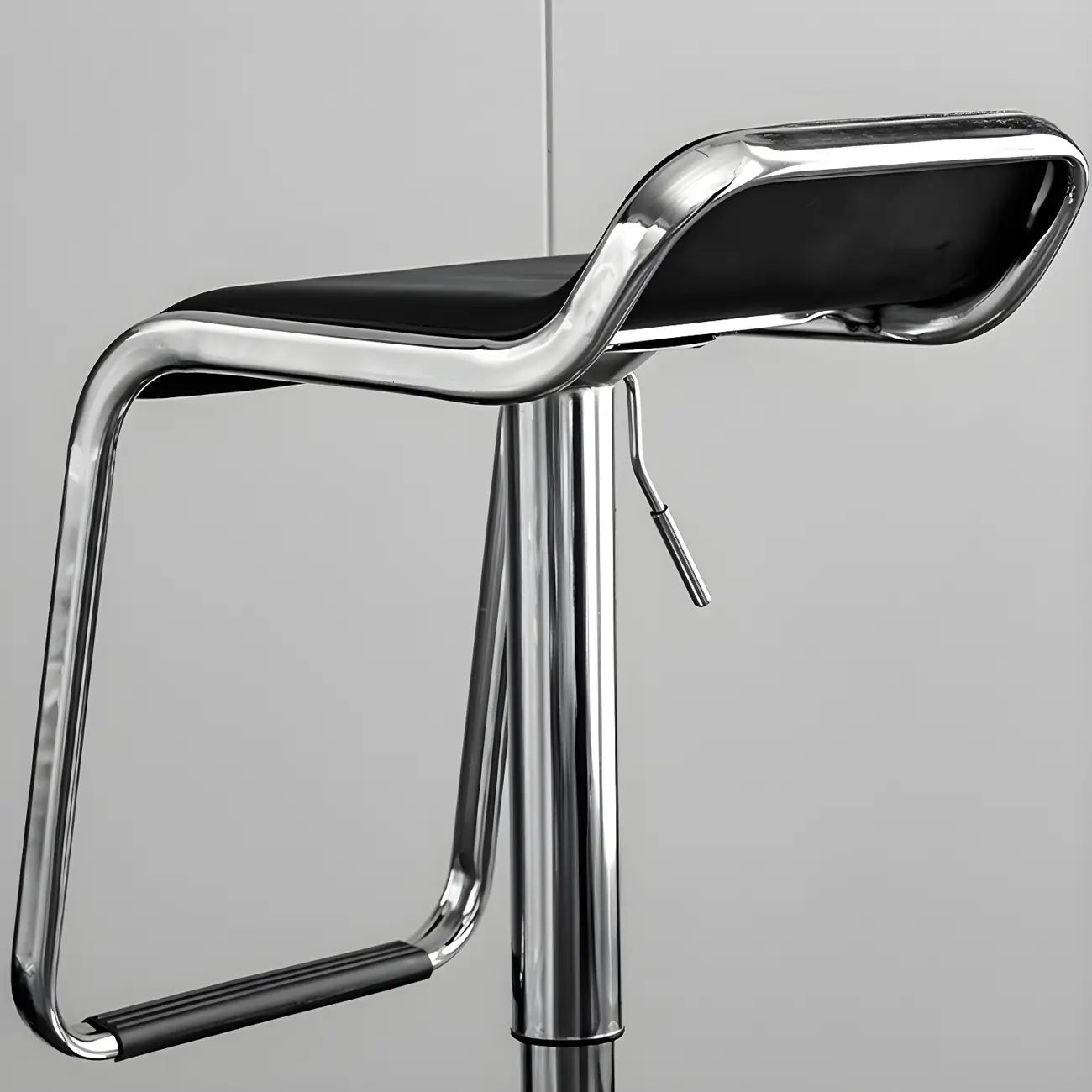 Tabouret de bar pivotant moderne sur pied, hauteur réglable, dossier bas, revêtement en similicuir.