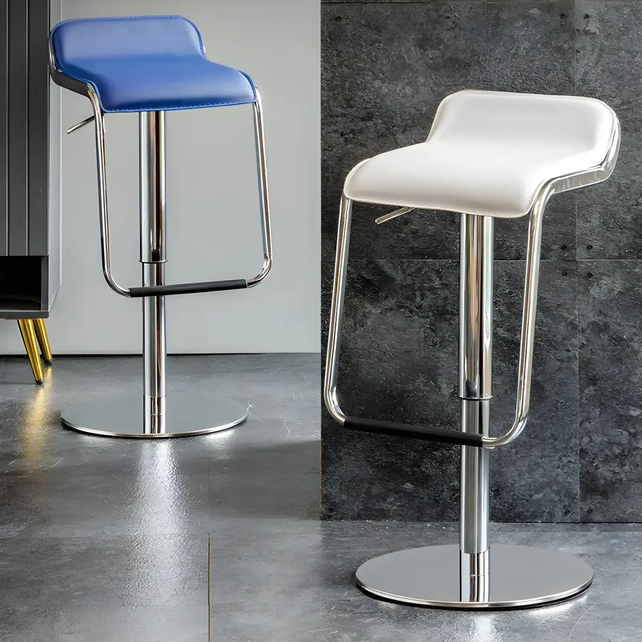 Tabouret de bar pivotant moderne sur pied, hauteur réglable, dossier bas, revêtement en similicuir.