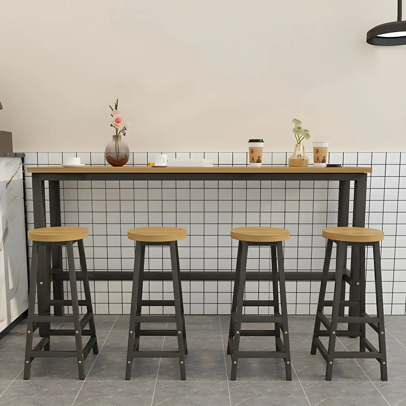 Tables de bar rectangulaires en bois naturel et métal à tréteaux