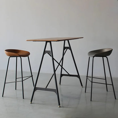 Tables de bar industrielles légères en bois noir et métal imitation bois