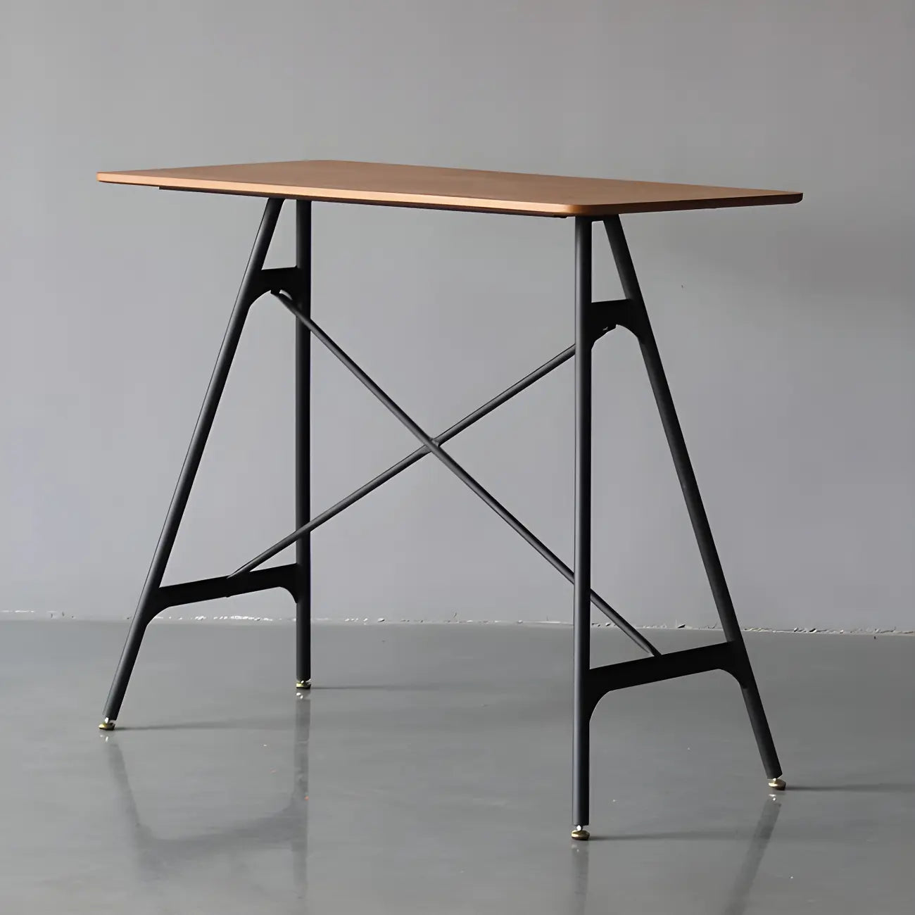 Tables de bar industrielles légères en bois noir et métal imitation bois
