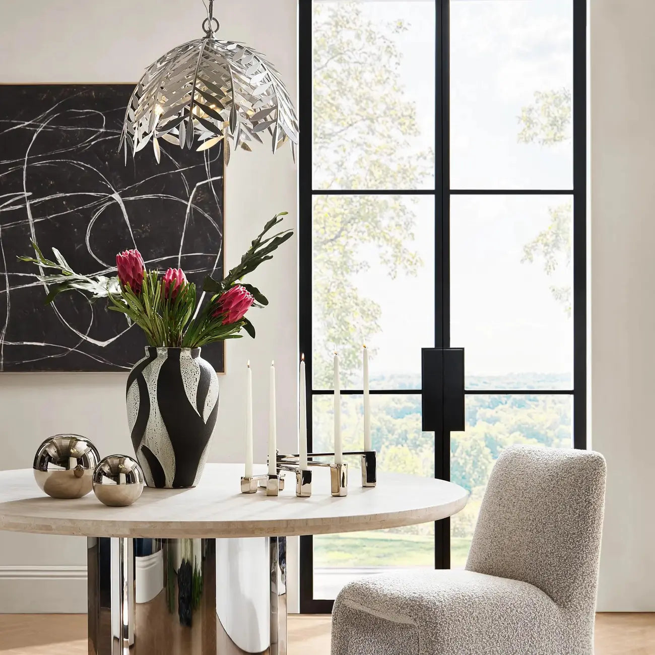 Suspension moderne en métal argenté en forme de feuille